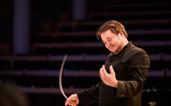 Kapellimestari konsertissa.